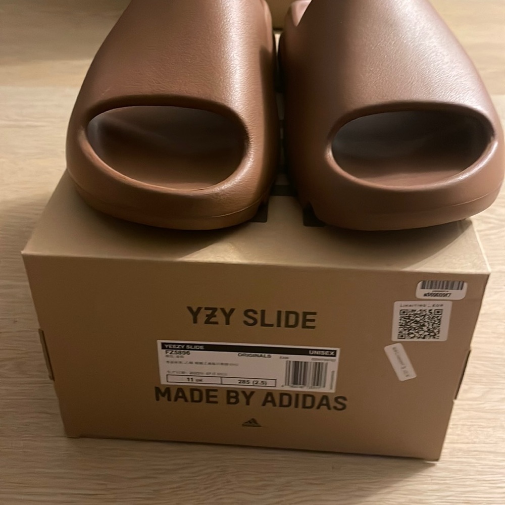 Yeezy slides flax S11